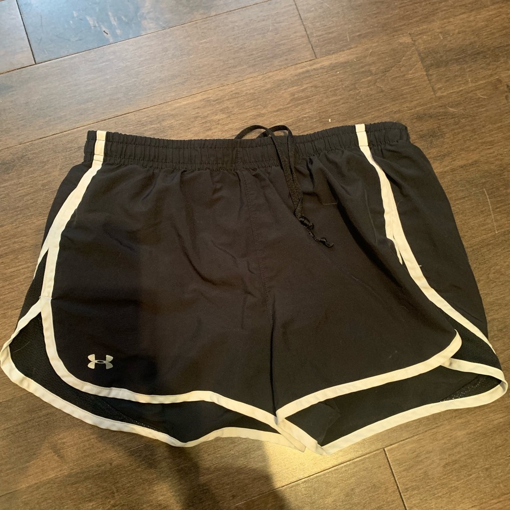 Under-armour running shorts size: medium